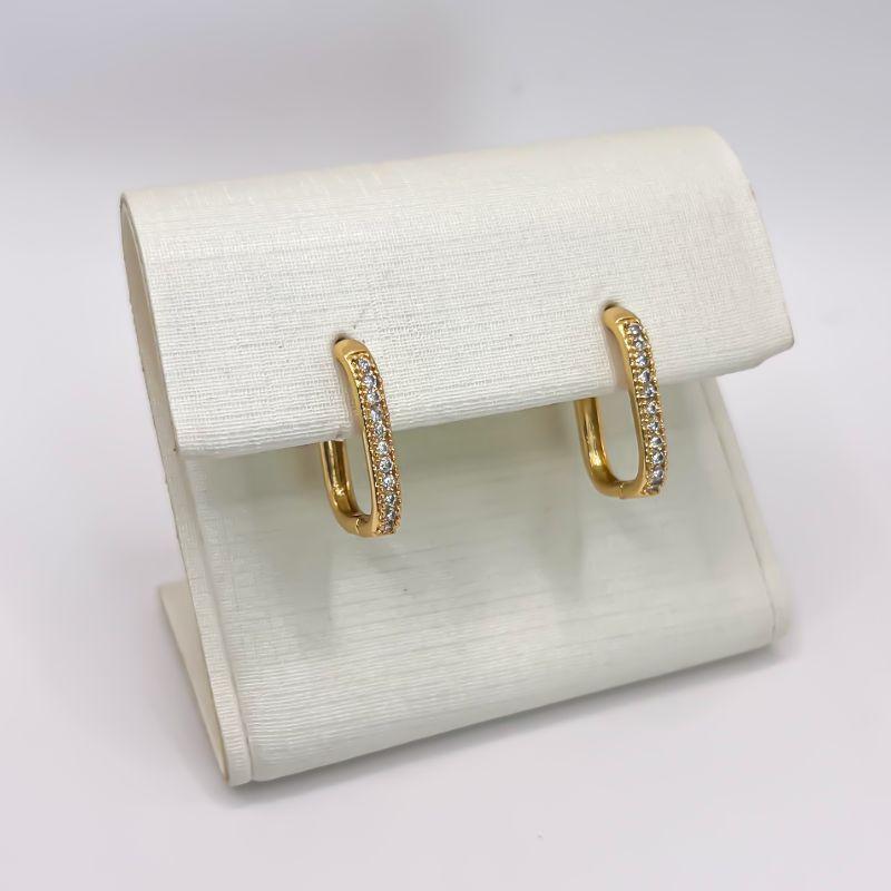 BRINCO QUADRADO CRAVEJADO