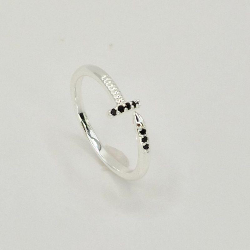 ANEL COM PEDRAS PRETAS