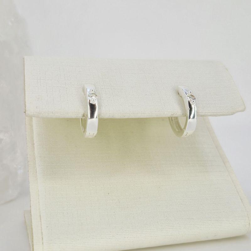 BRINCO ARGOLA COM PEDRA PEQUENA