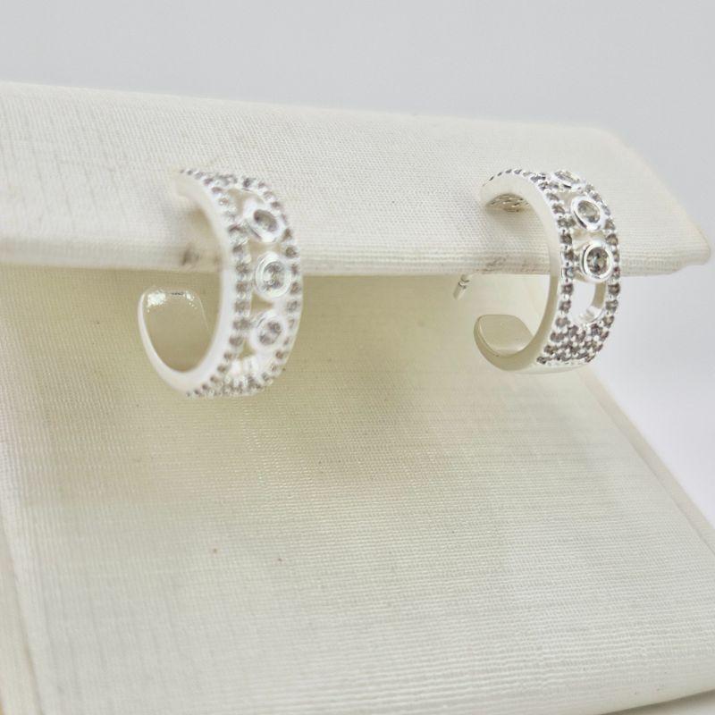 BRINCO CRAVEJADO COM BOLINHAS