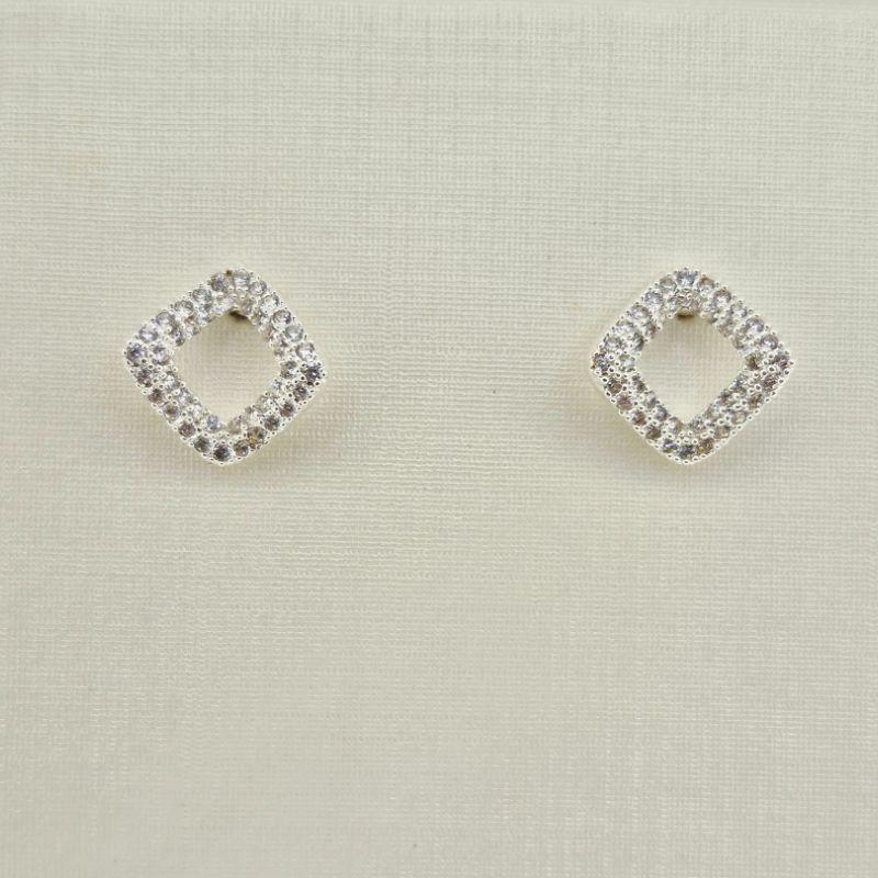 BRINCO QUADRADO TORTO