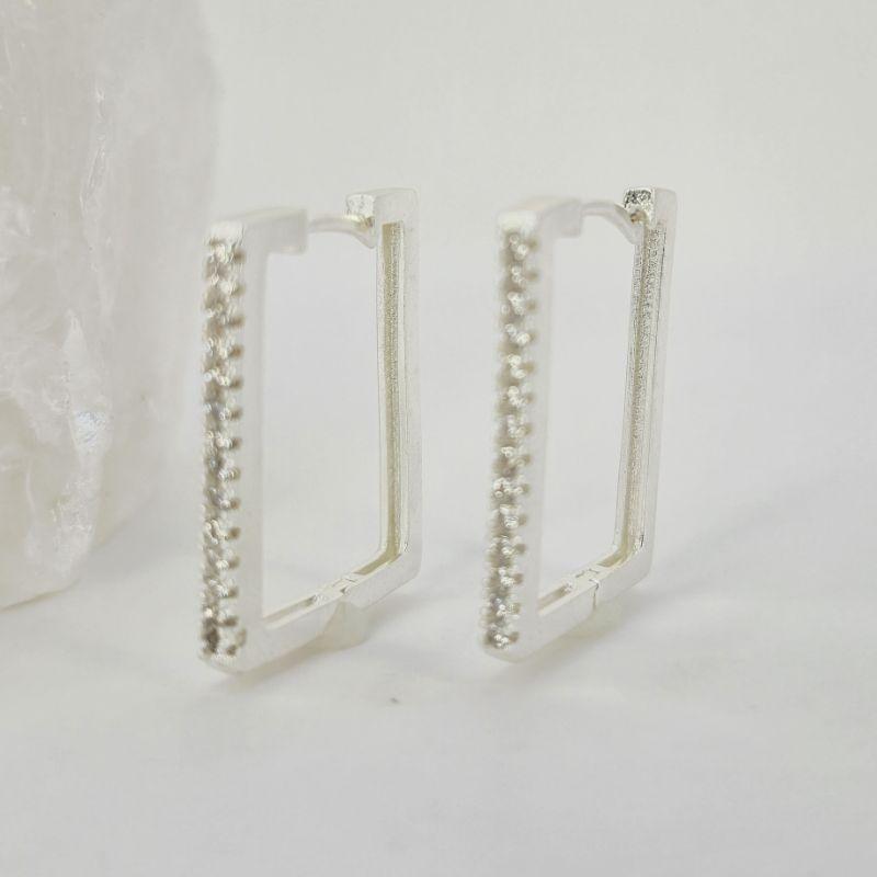 BRINCO RETANGULAR CRAVEJADO