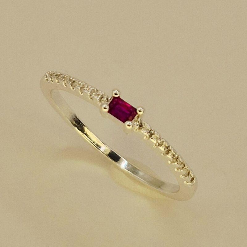 ANEL CRAVEJADO COM PEDRA VERMELHA