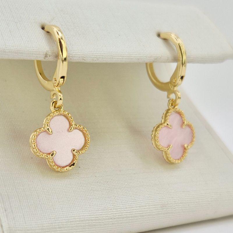 BRINCO PENDULO TREVO ROSA