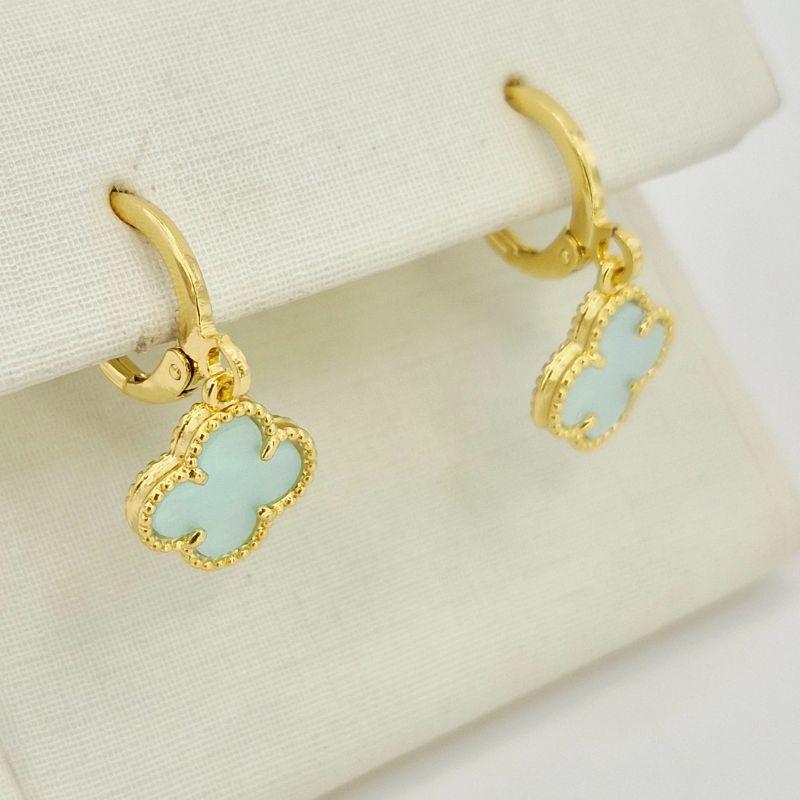 BRINCO TREVO AZUL CLARO