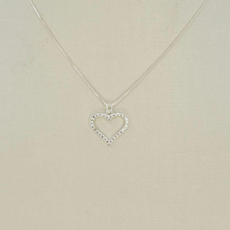 COLAR CORACAO CRAVEJADO VAZADO