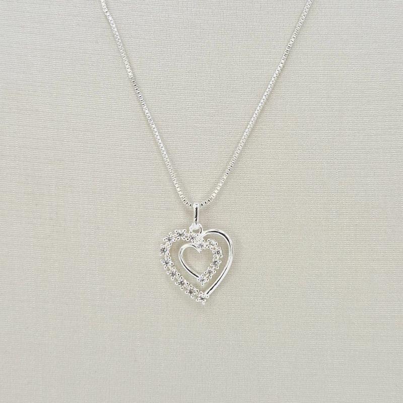 COLAR CORACOES CRAVEJADOS