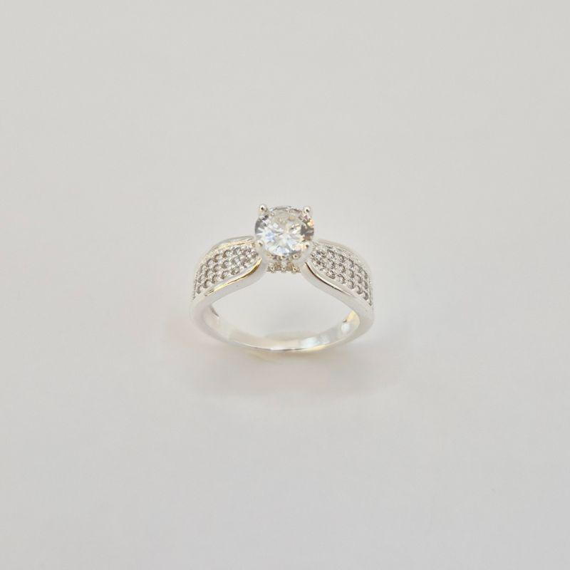 ANEL CRAVEJADO COM PONTO DE LUZ