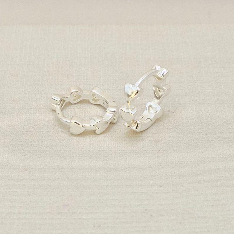 ARGOLA CORACOES LISO PRATA