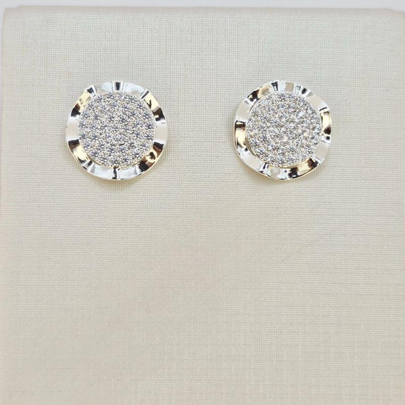 BRINCO CRAVEJADO BORADAS ONDULADAS