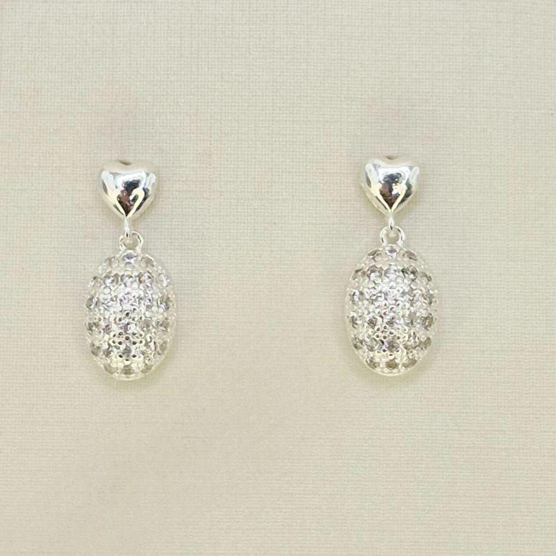 BRINCO CRAVEJADO OVAL COM CORACAO