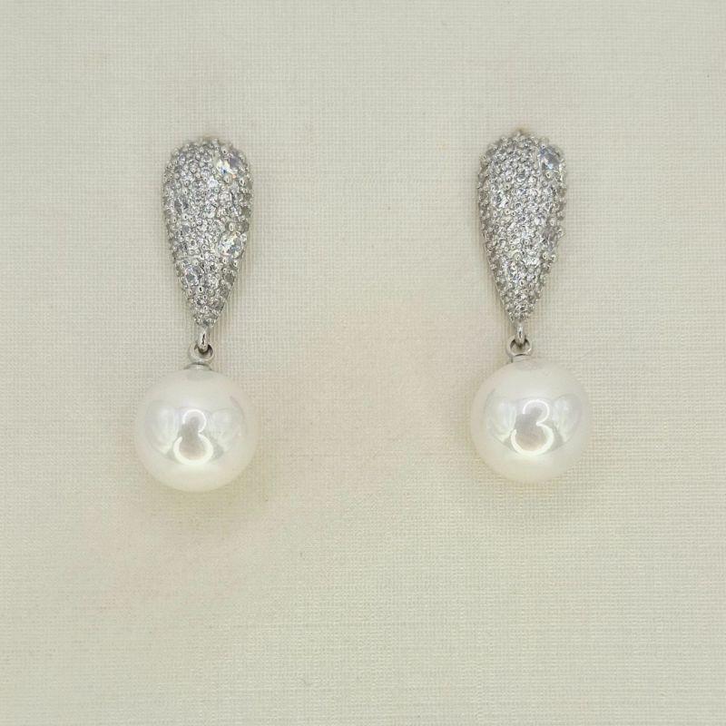 BRINCO CRAVEJADO COM PEROLA