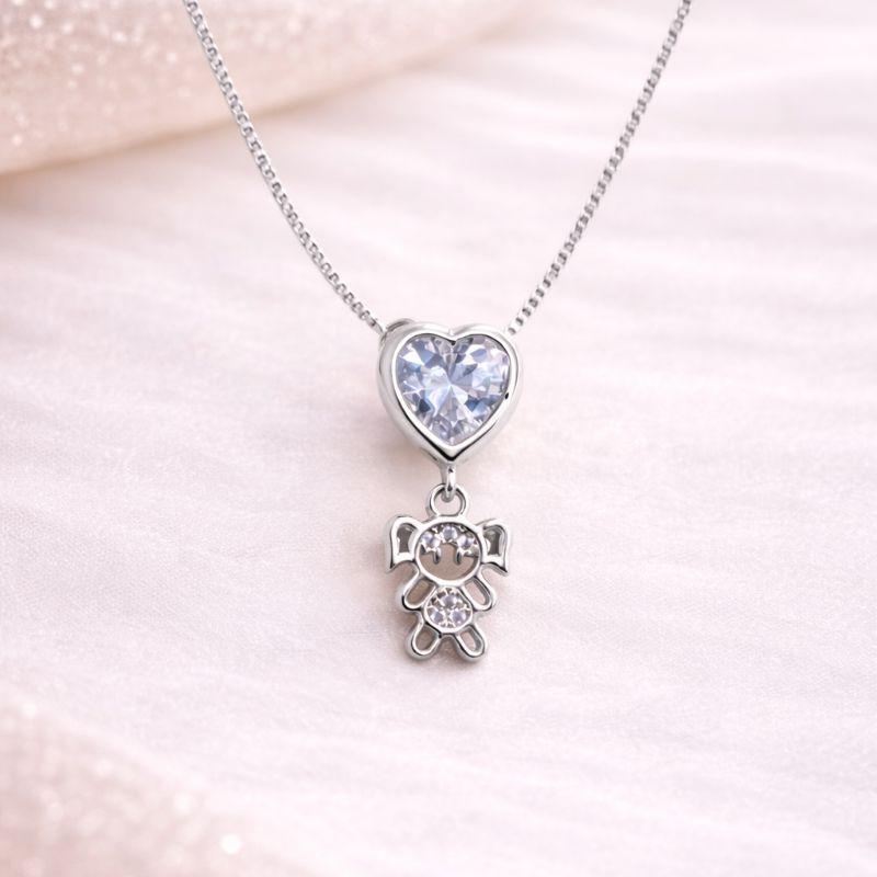 COLAR MENINA CRAVEJADA COM CORACAO