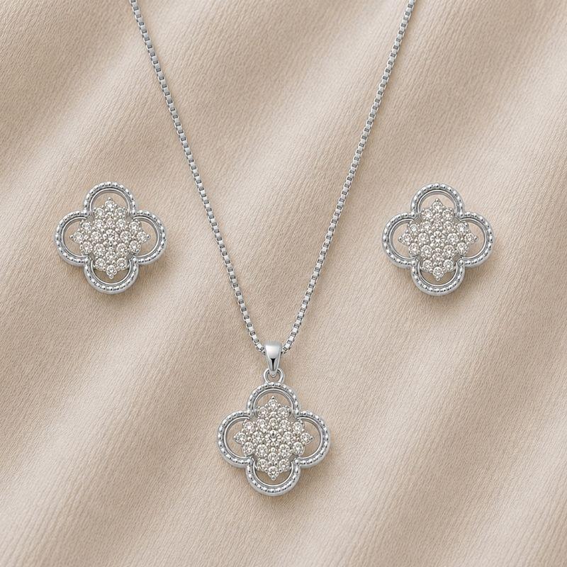 CONJUNTO TREVOS CRAVEJADOS