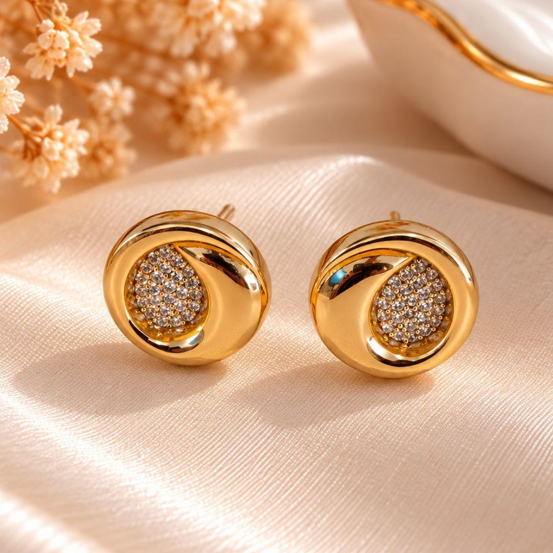 BRINCO ESPIRAL COM GOTA CRAVEJADA